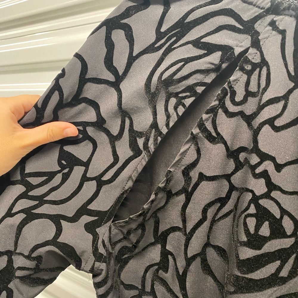 Fabletics rose print sweater - Picture 5 of 5